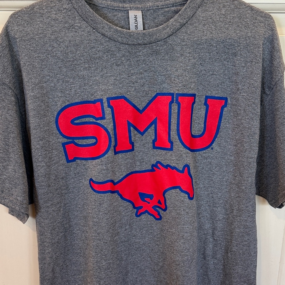 Gildan Gray T-Shirt with Red SMU Design, new without tags